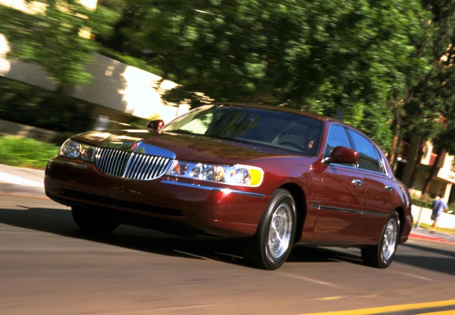  Lincoln Town Car 1998 года  (фото 60 из 77)